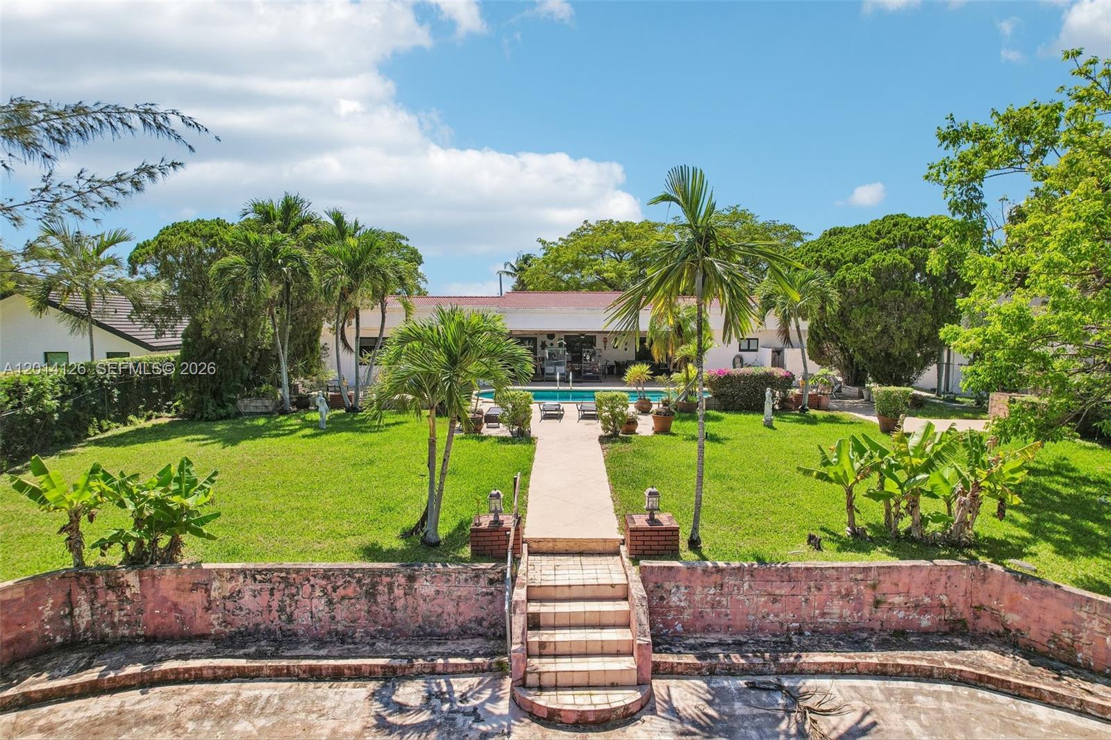 NORTH LAKE ESTATES - Residential