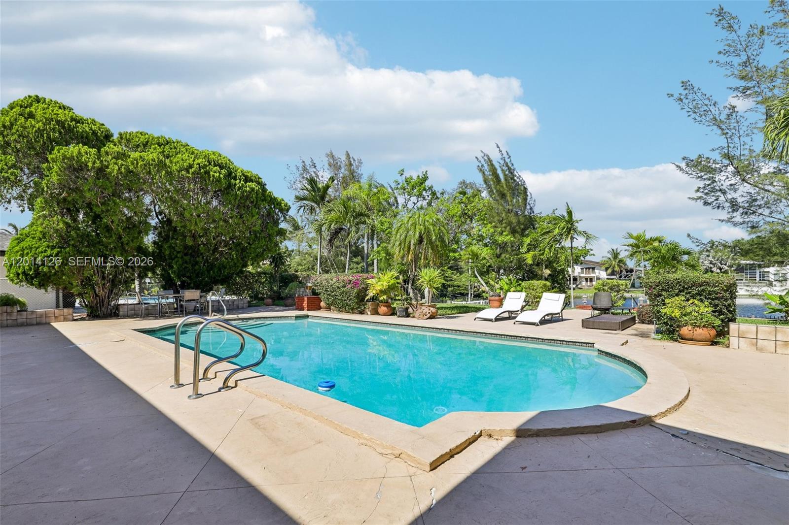 NORTH LAKE ESTATES - Residential