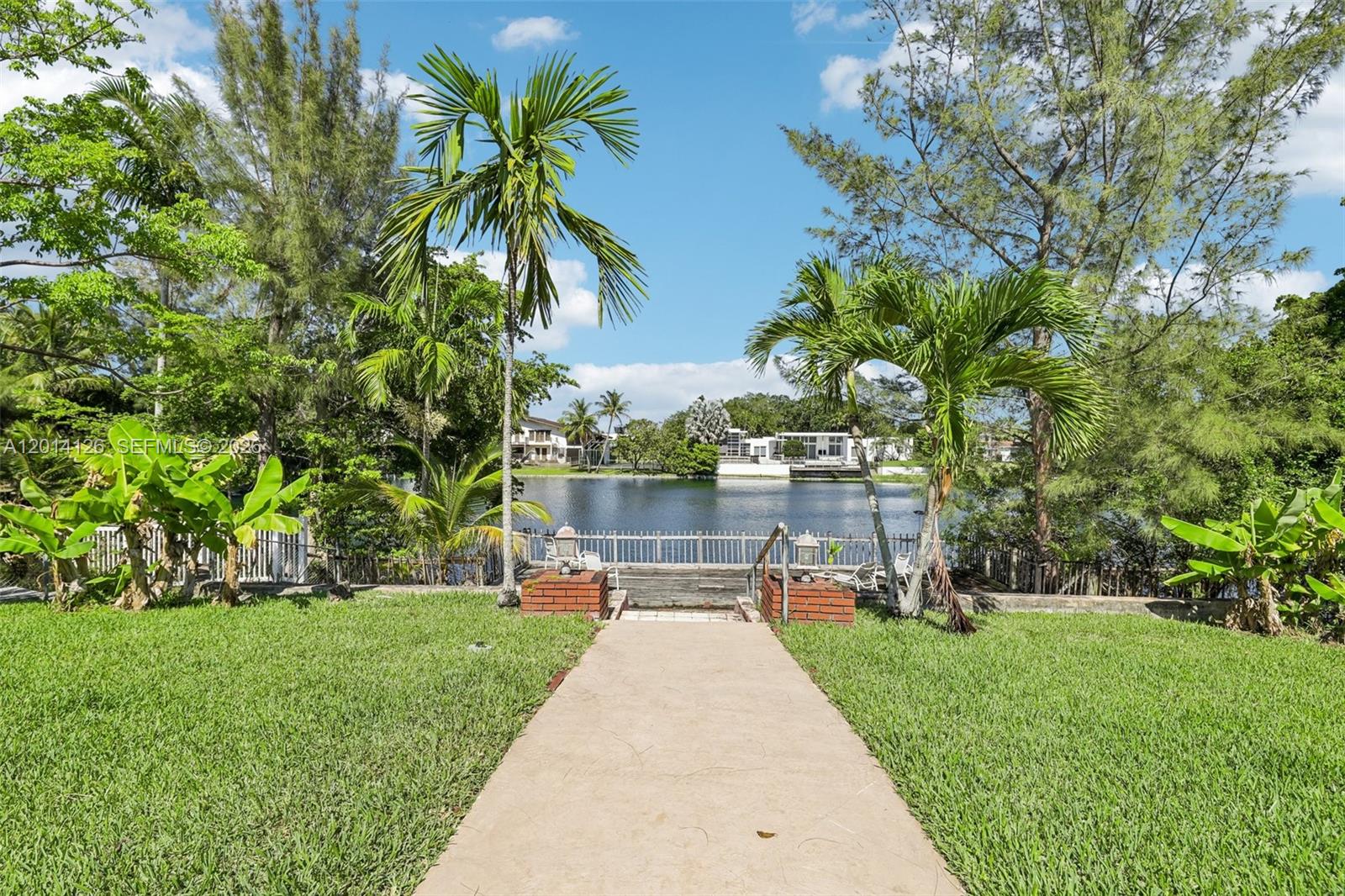 NORTH LAKE ESTATES - Residential
