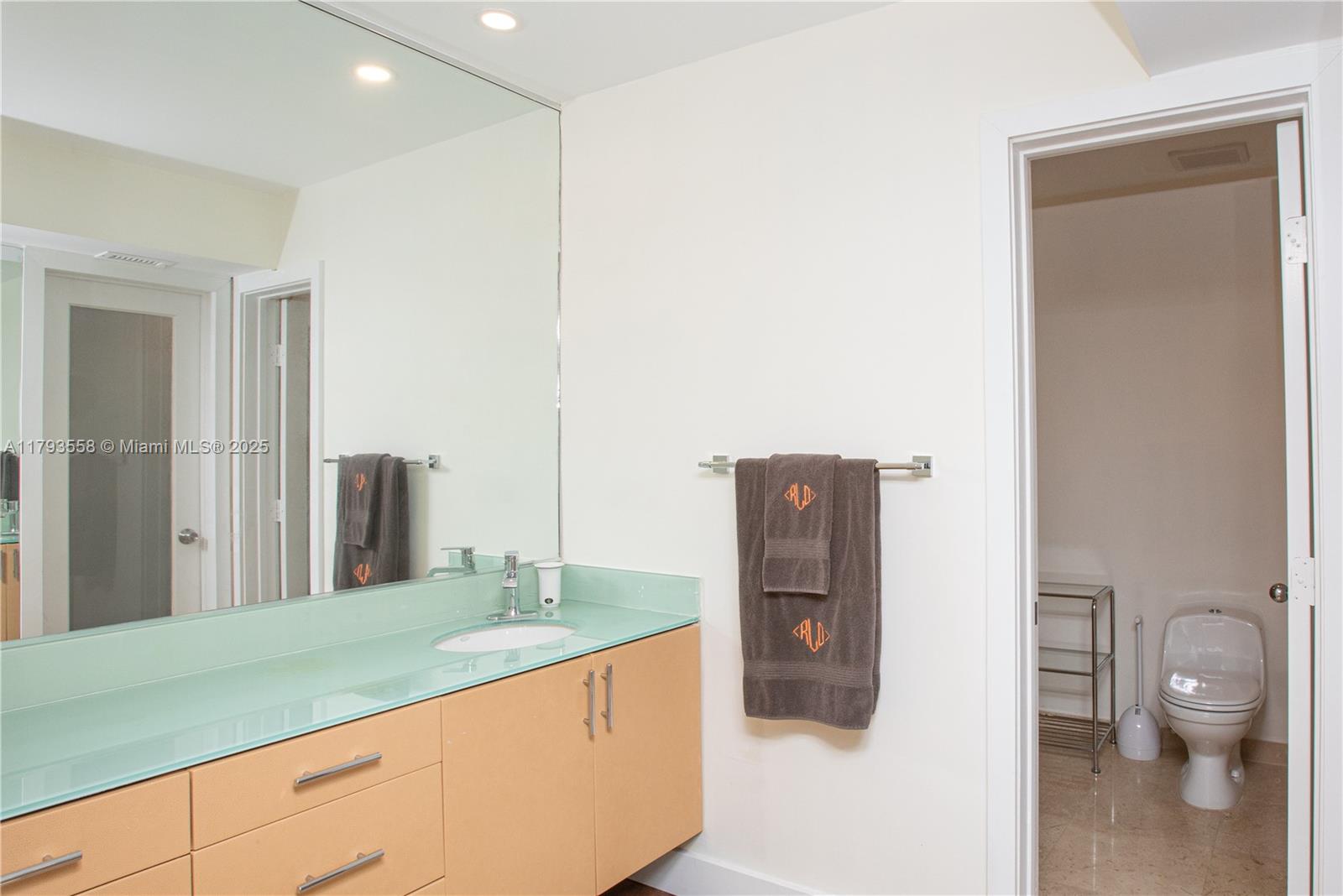 CAPE FLA CLUB CONDO CLUST - Residential Lease