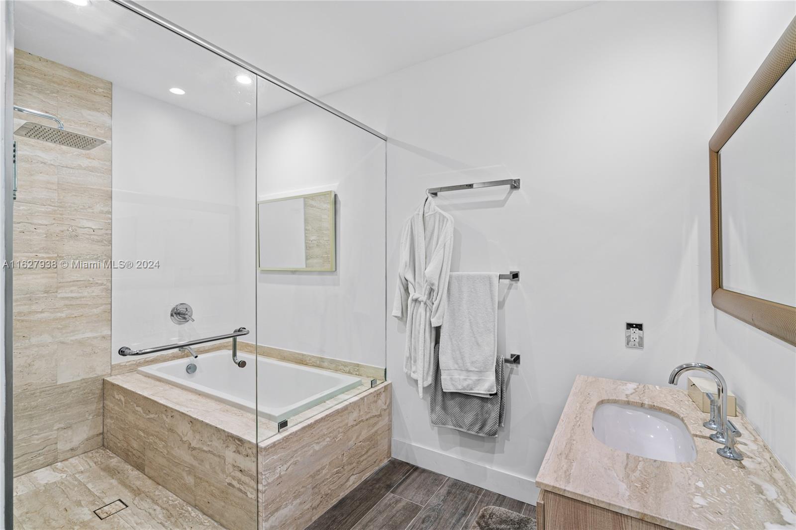 BISCAYNE BEACH CONDO - Residential