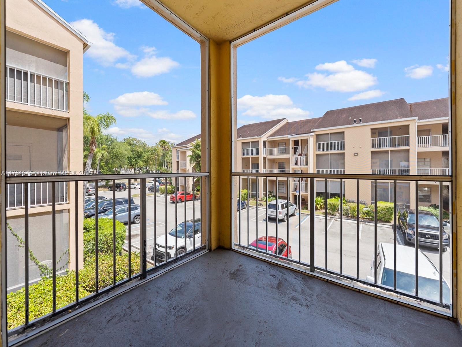 HAMMOCKS TRAILS CONDO - Residential
