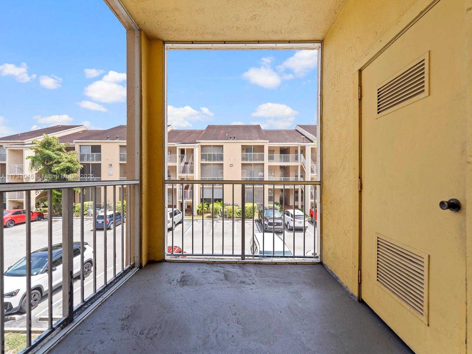 HAMMOCKS TRAILS CONDO - Residential