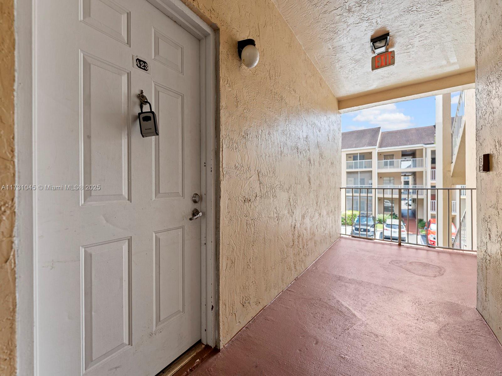 HAMMOCKS TRAILS CONDO - Residential