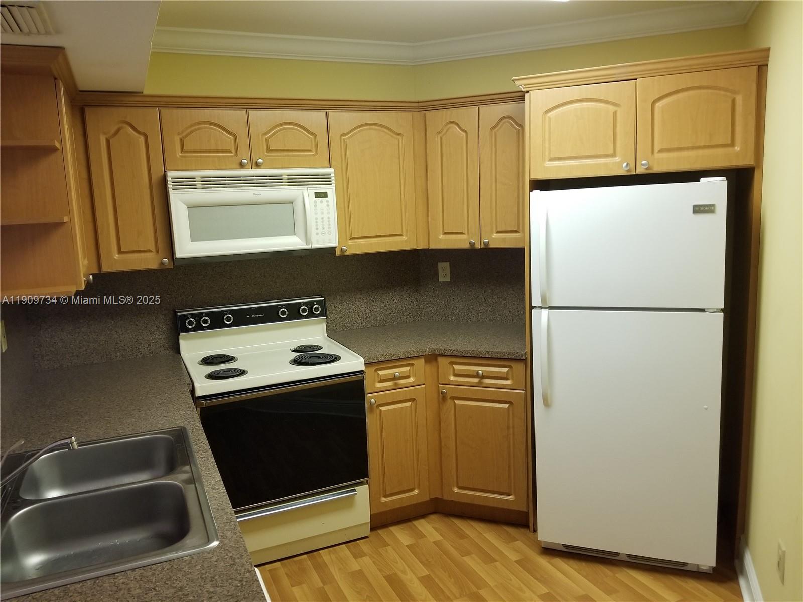 SOLEIL AT FONTAINEBLEAU C - Residential Lease