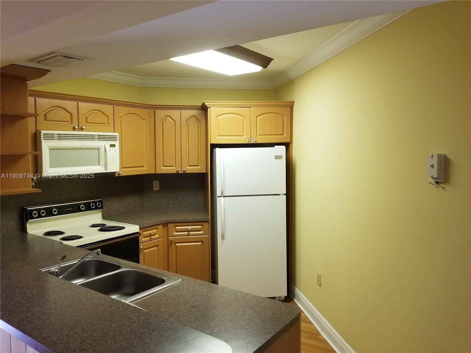 SOLEIL AT FONTAINEBLEAU C - Residential Lease