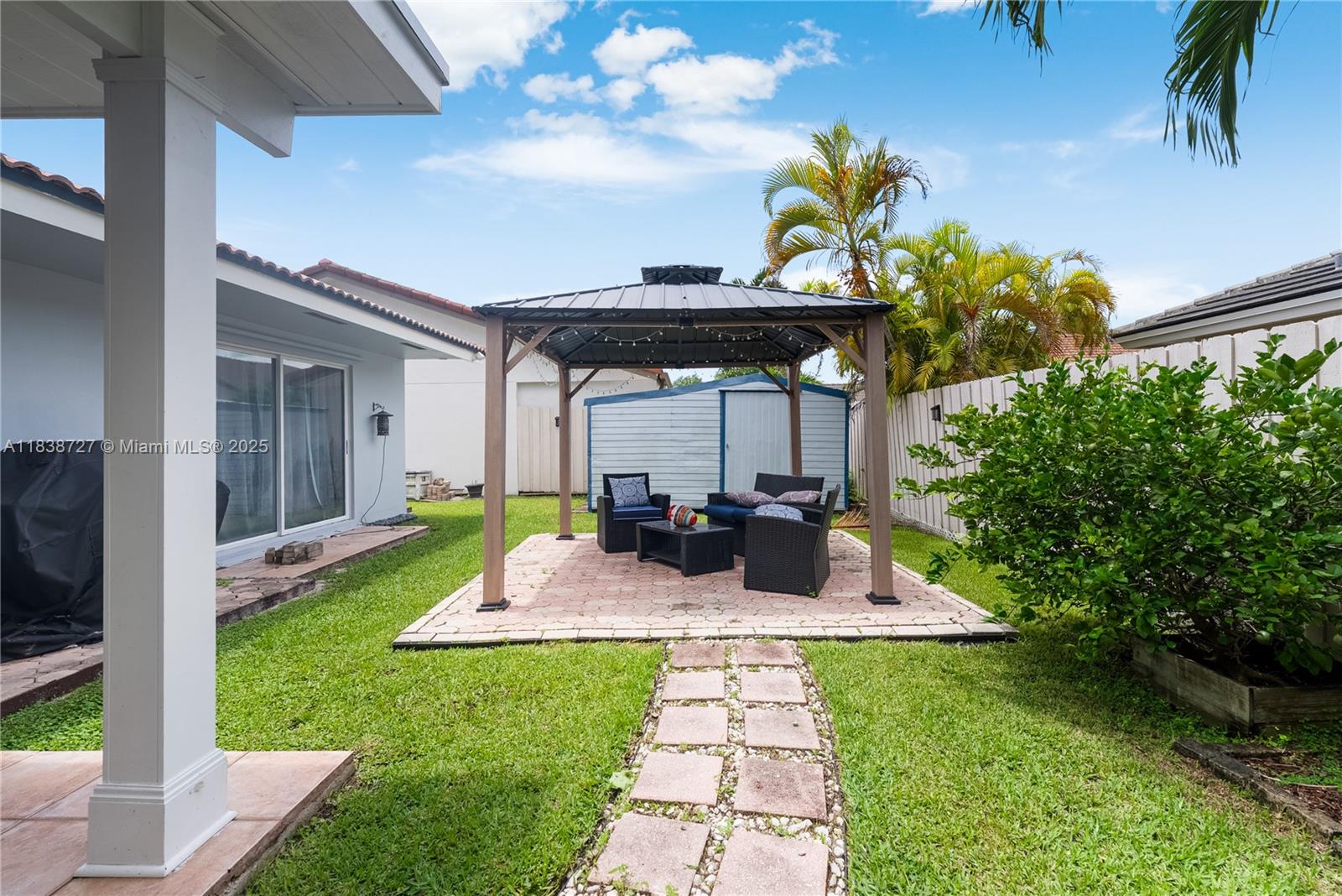 VISTA SUB 1ST ADDN - Residential