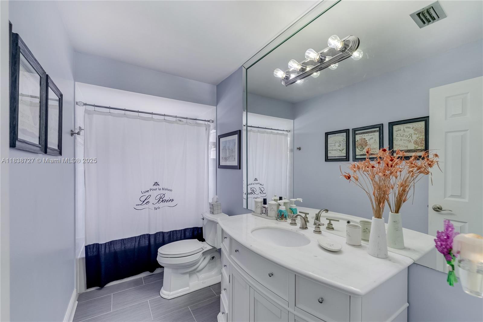 VISTA SUB 1ST ADDN - Residential