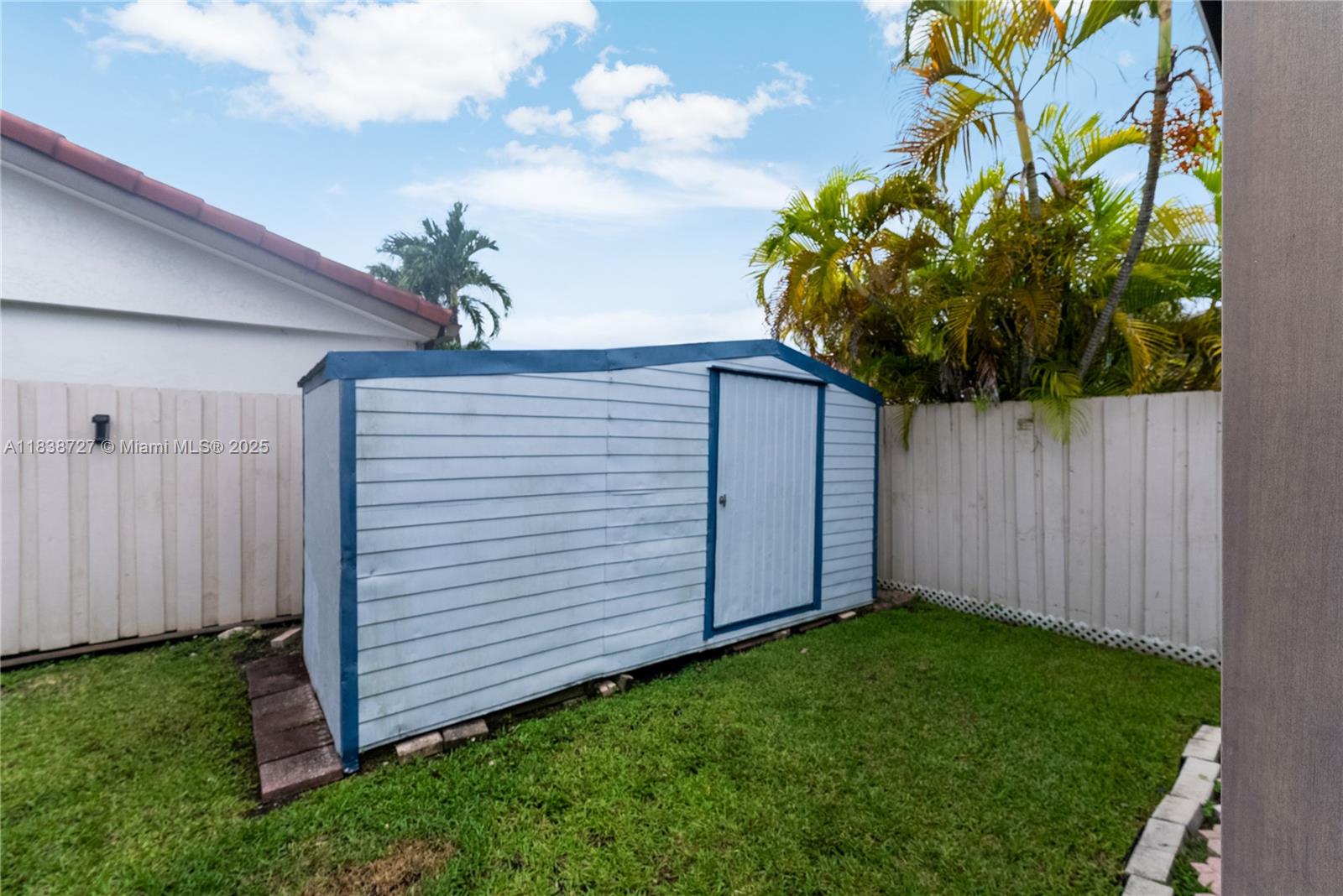 VISTA SUB 1ST ADDN - Residential