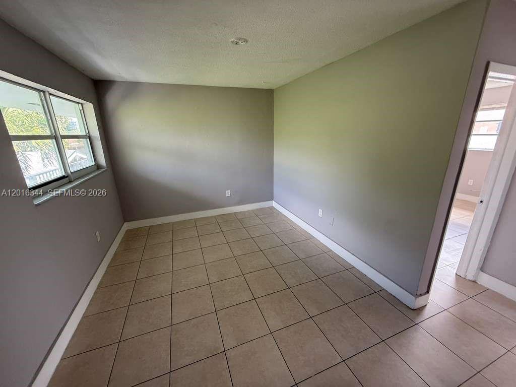 1646 NW 2nd St 6
