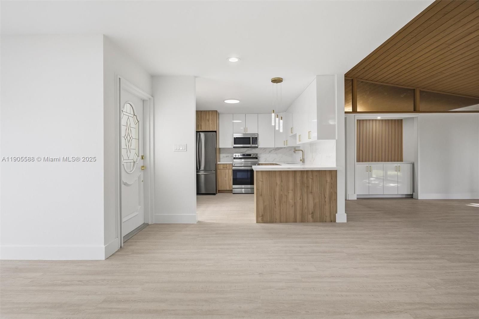 BOULEVARD WEST - Residential