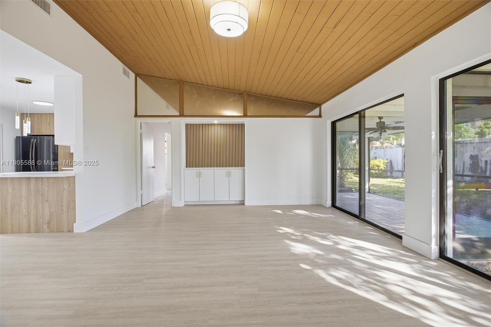 BOULEVARD WEST - Residential