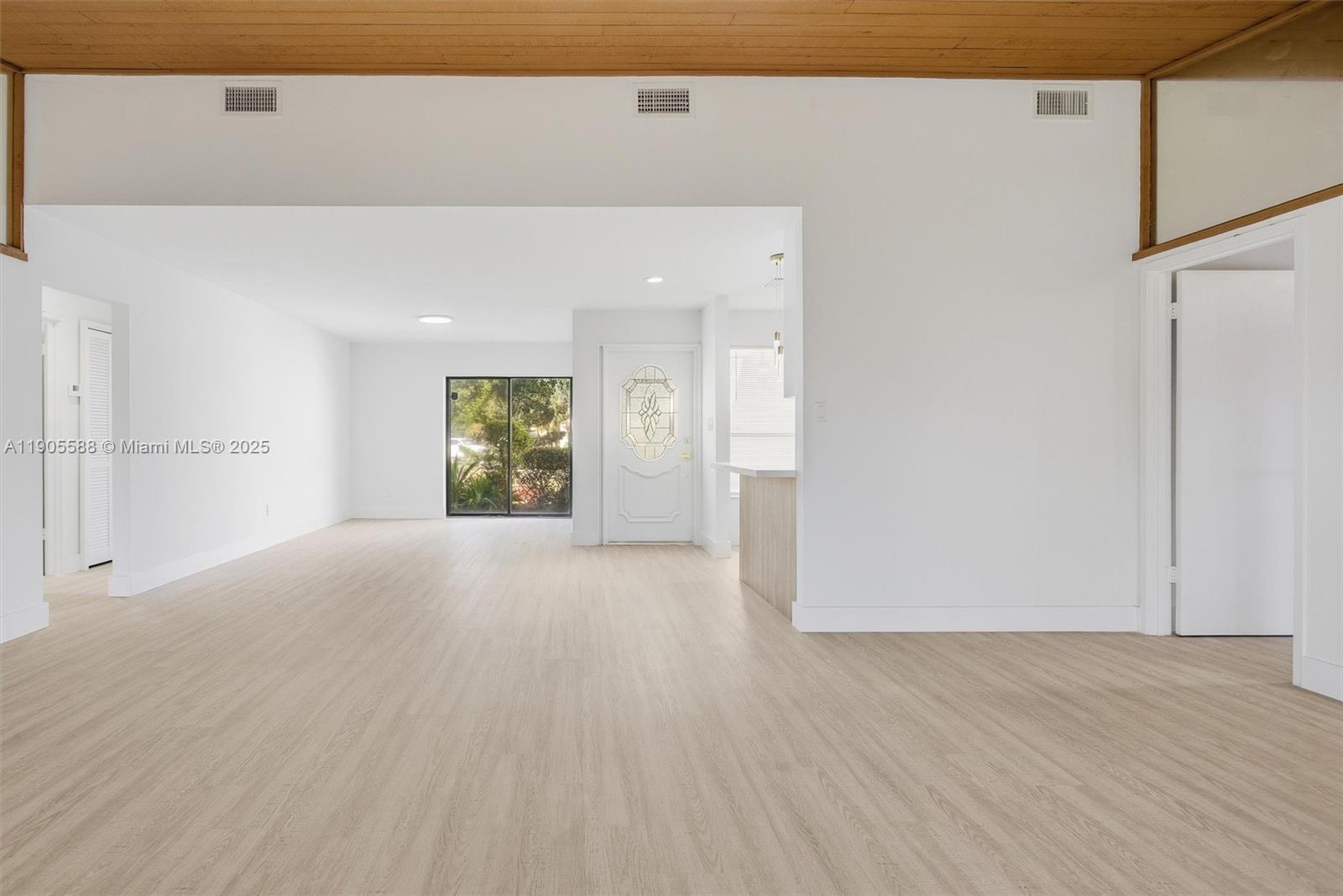 BOULEVARD WEST - Residential