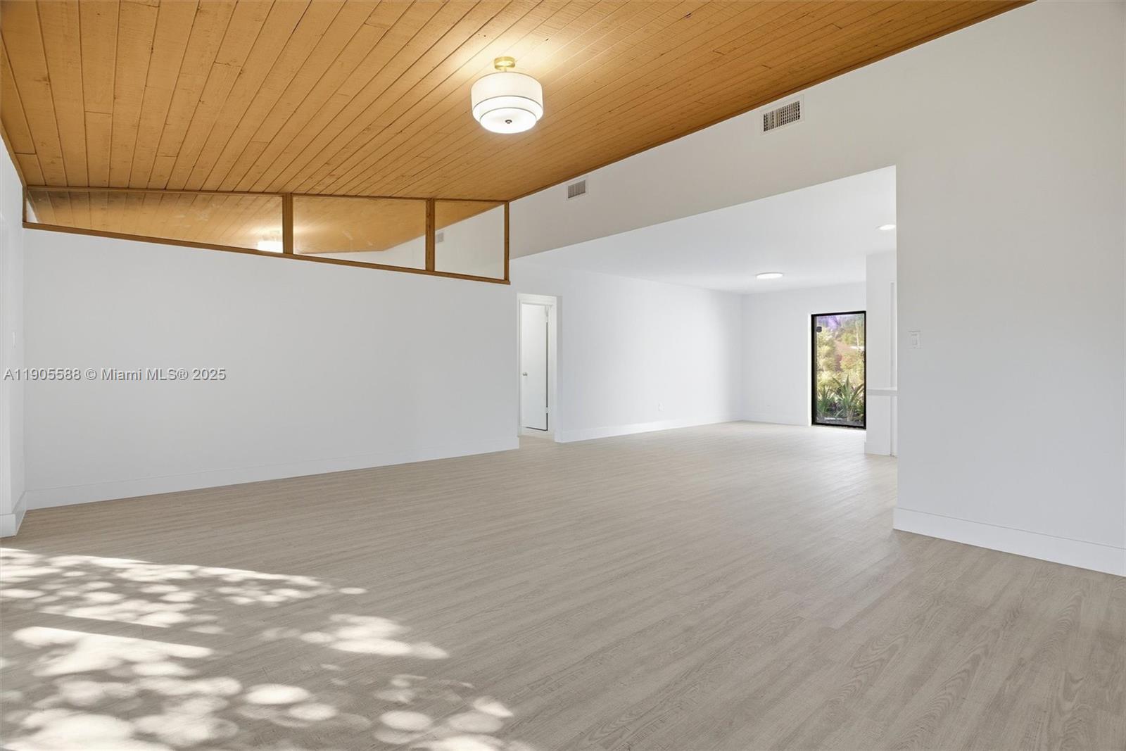 BOULEVARD WEST - Residential