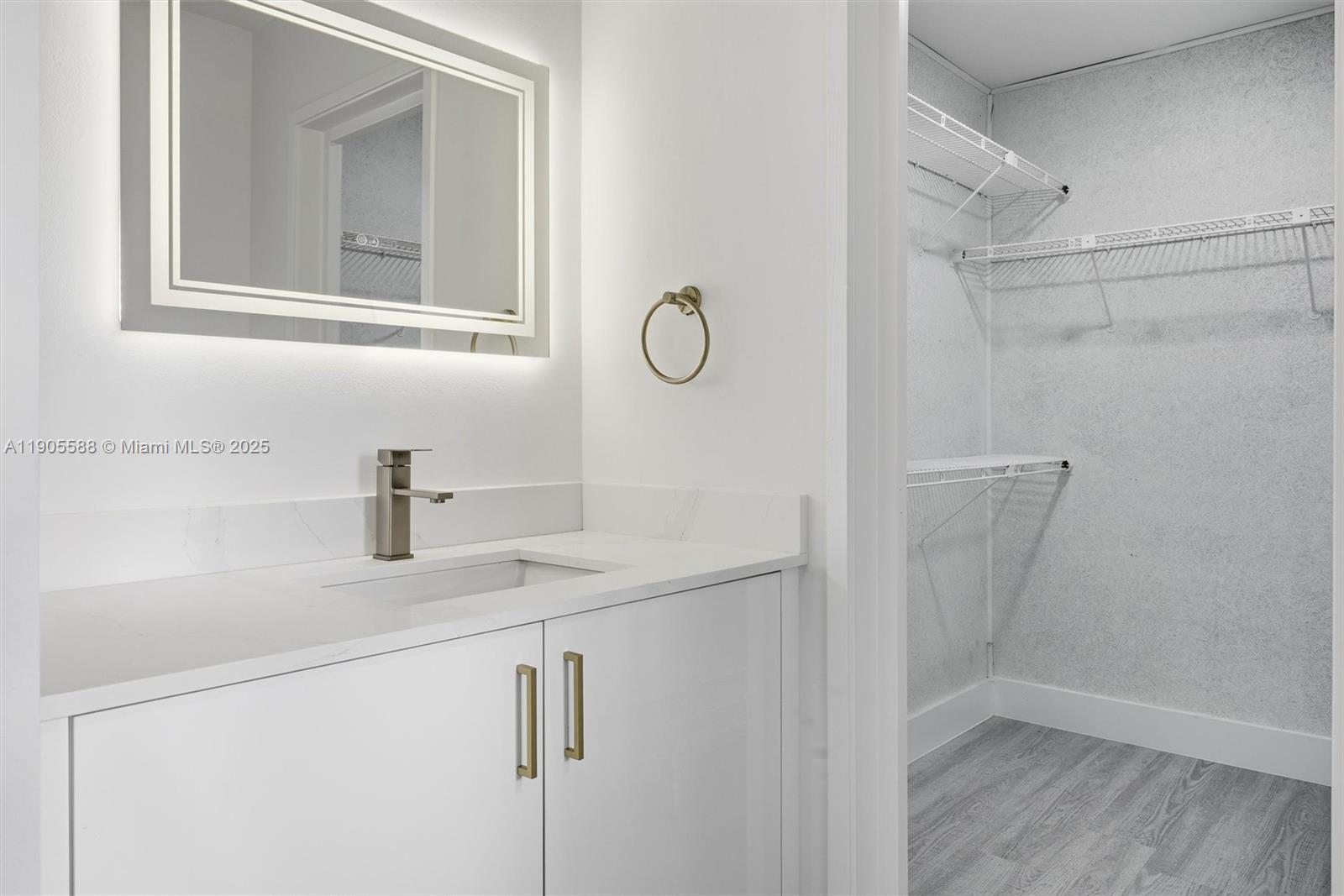 BOULEVARD WEST - Residential