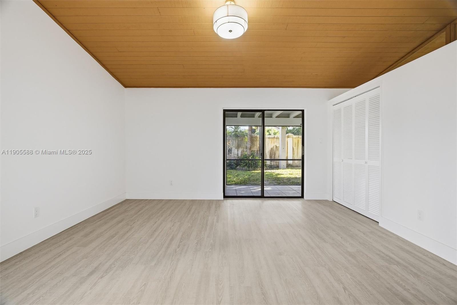 BOULEVARD WEST - Residential