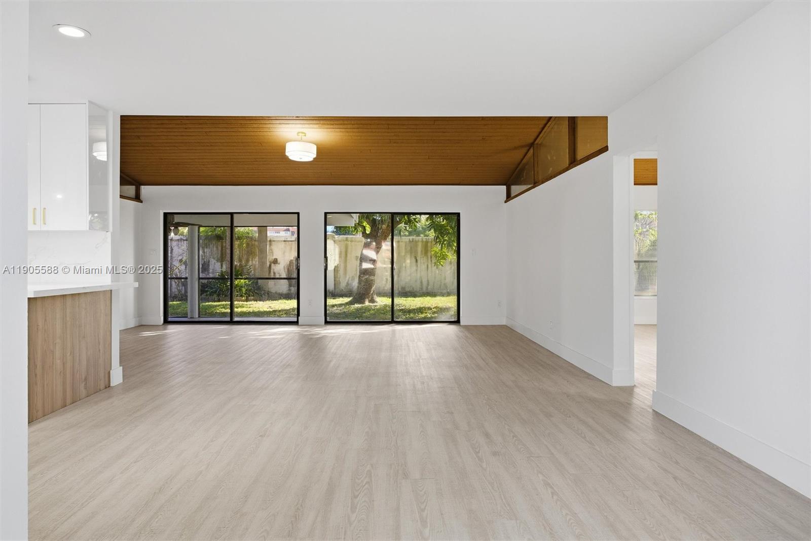 BOULEVARD WEST - Residential