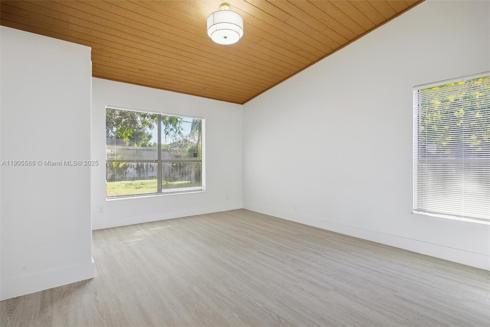 BOULEVARD WEST - Residential