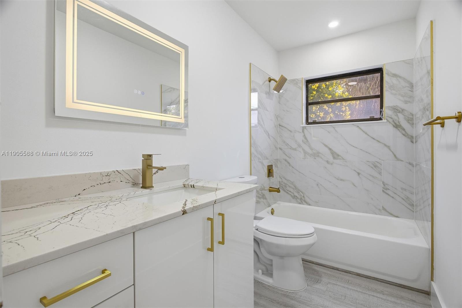 BOULEVARD WEST - Residential