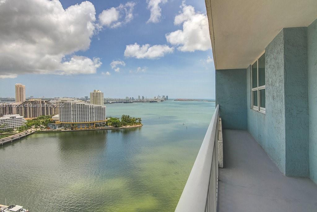 Rental Property at 1111 Brickell Bay Dr 2206, Miami, Broward County, Florida - Bedrooms: 1 
Bathrooms: 1  - $3,085 MO.