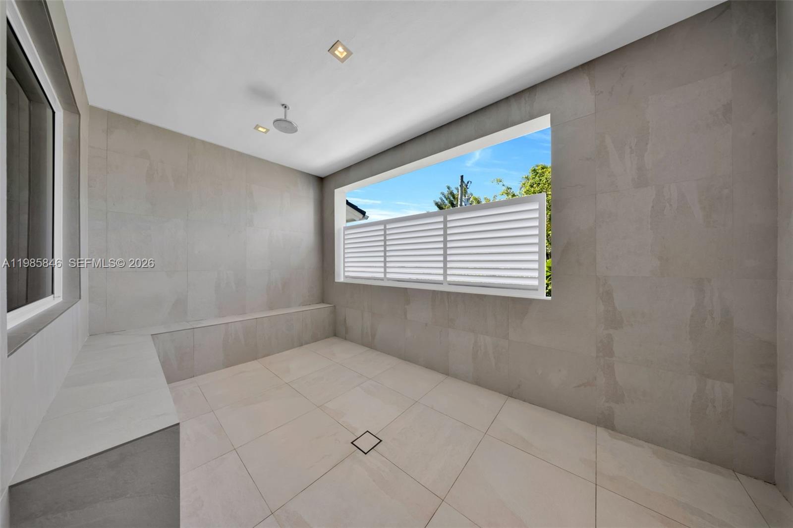 CORAL GABLES COUNTRY CLUB - Residential Lease