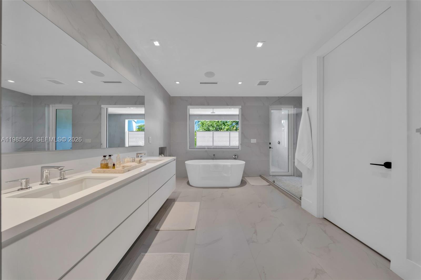 CORAL GABLES COUNTRY CLUB - Residential Lease