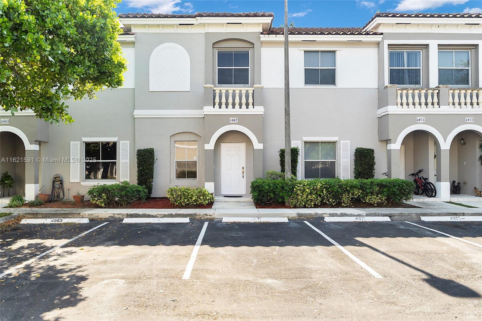 Rental Property at 4967 Sw 140th Ter 5, Miramar, Broward County, Florida - Bedrooms: 2 
Bathrooms: 3  - $2,500 MO.