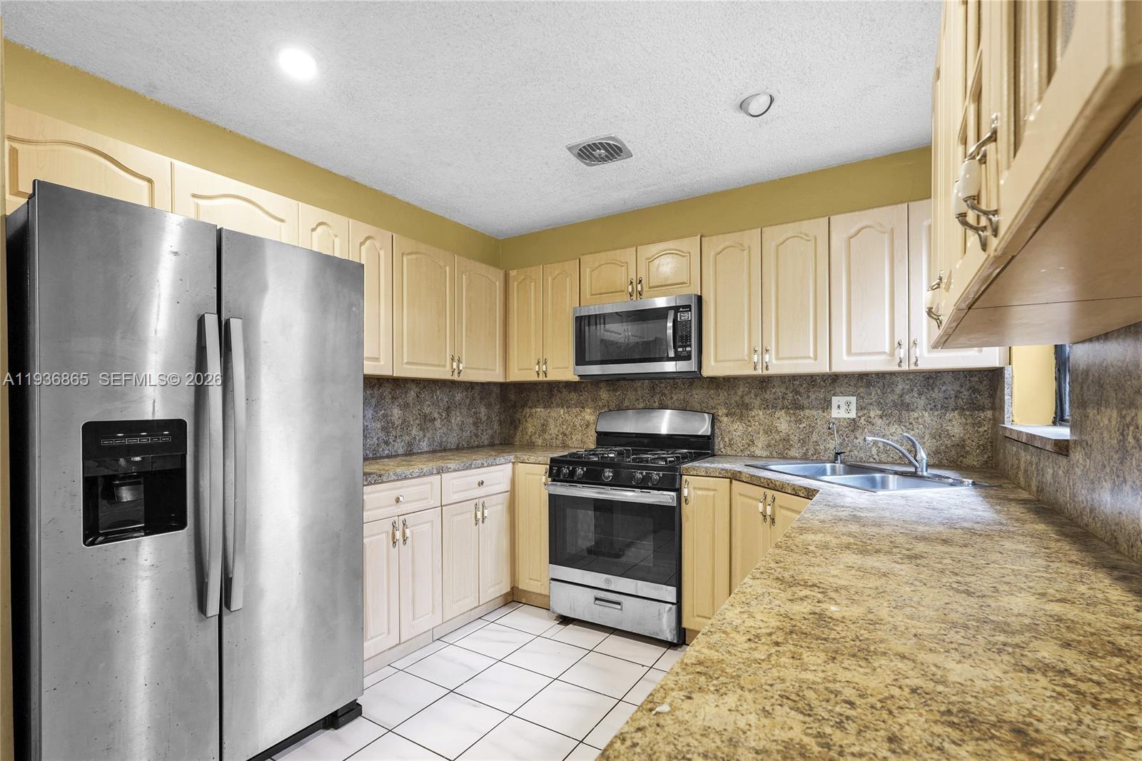 NORTH RIDGE 1ST ADDN - Residential