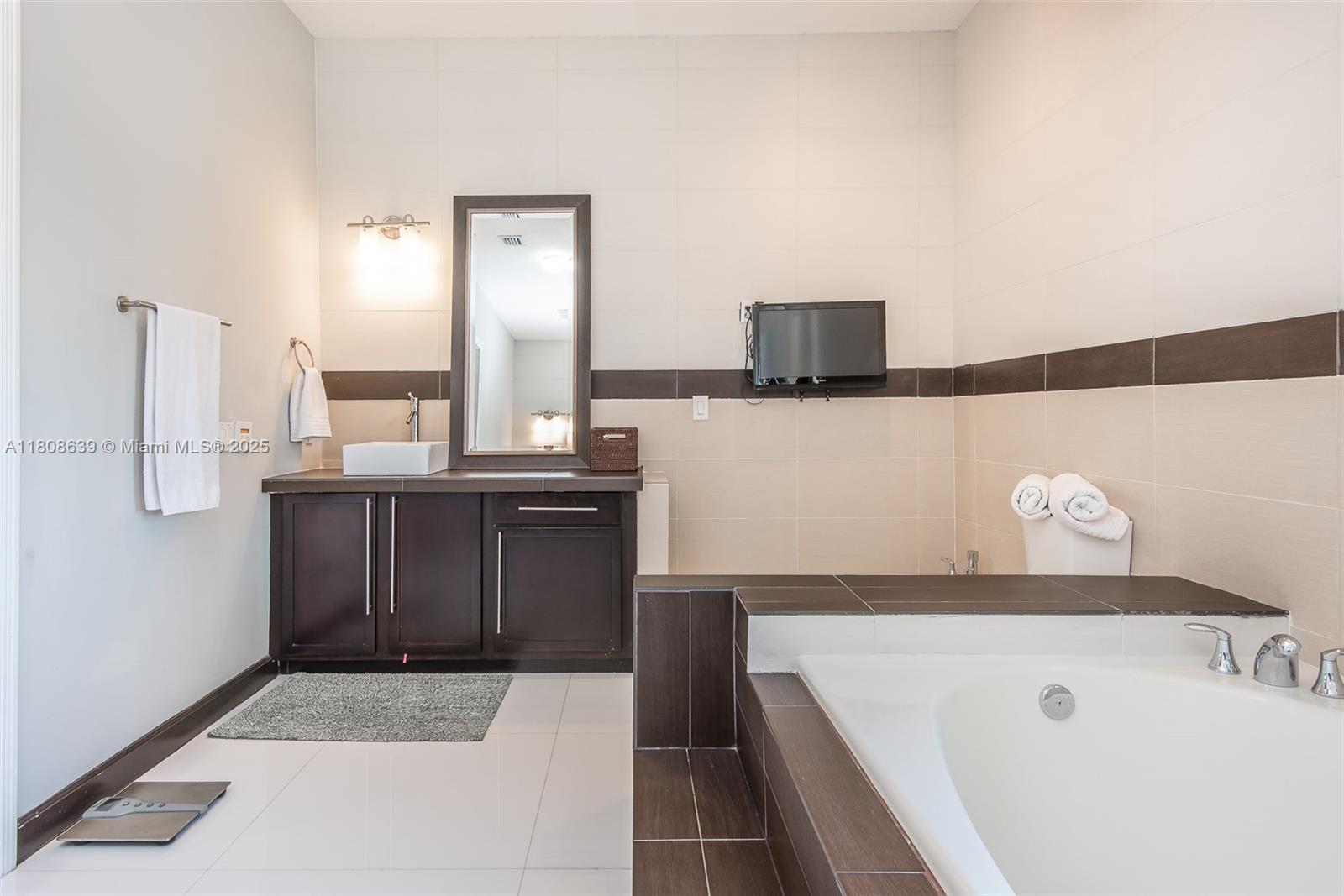 CUTLER CAY - Residential