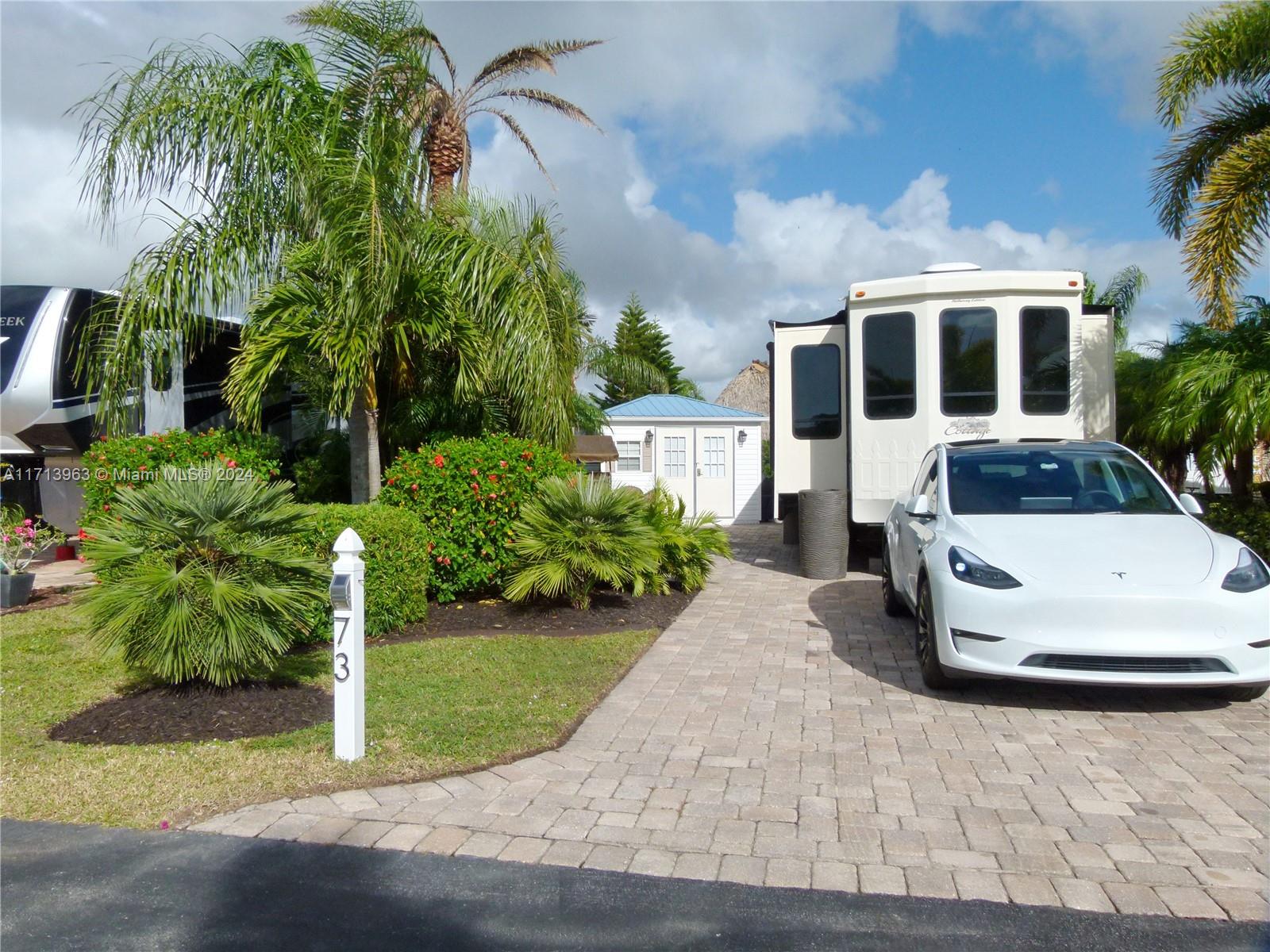 Silver Palms RV Resort - Land