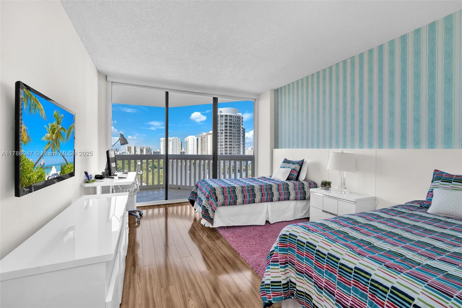 2000 ISL BLVD WILLIAMS IS - Residential