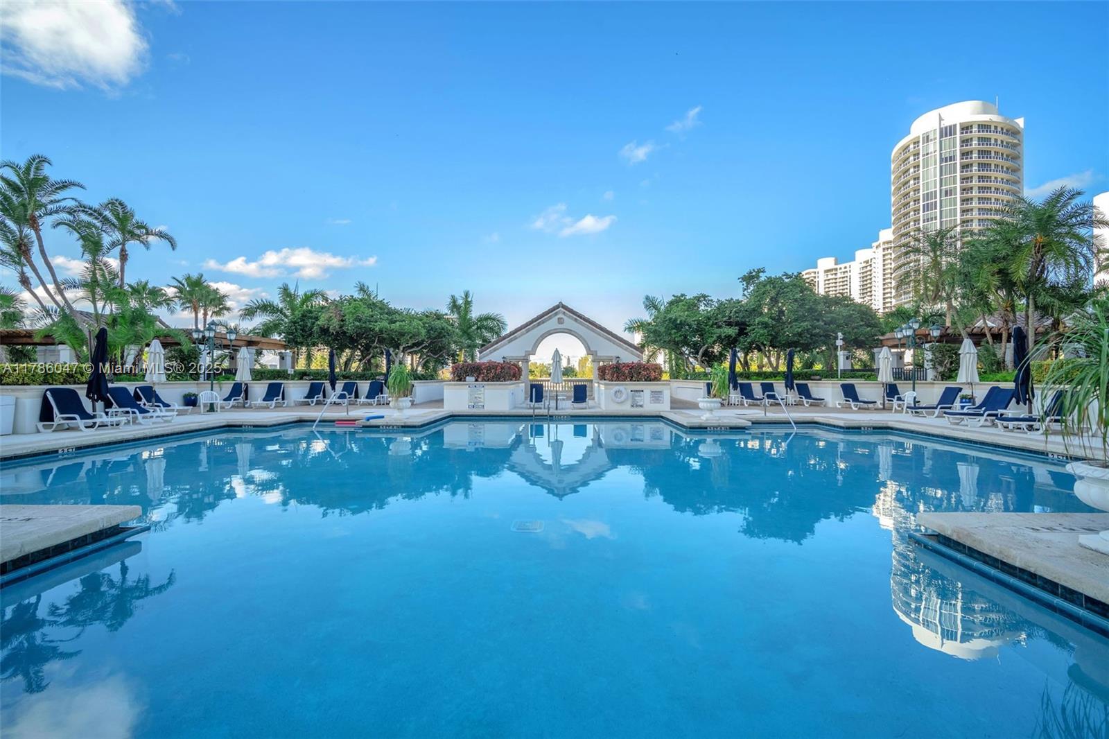 2000 ISL BLVD WILLIAMS IS - Residential