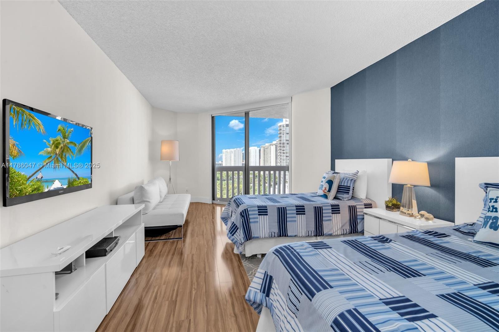 2000 ISL BLVD WILLIAMS IS - Residential