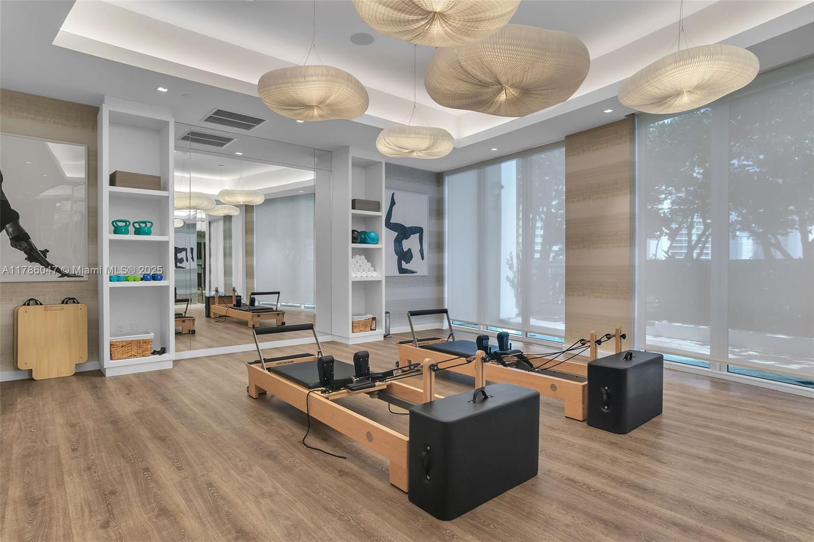 2000 ISL BLVD WILLIAMS IS - Residential