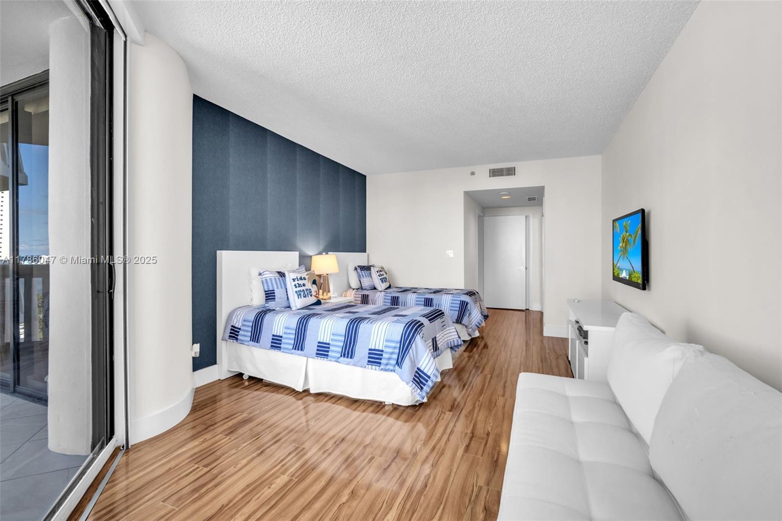 2000 ISL BLVD WILLIAMS IS - Residential