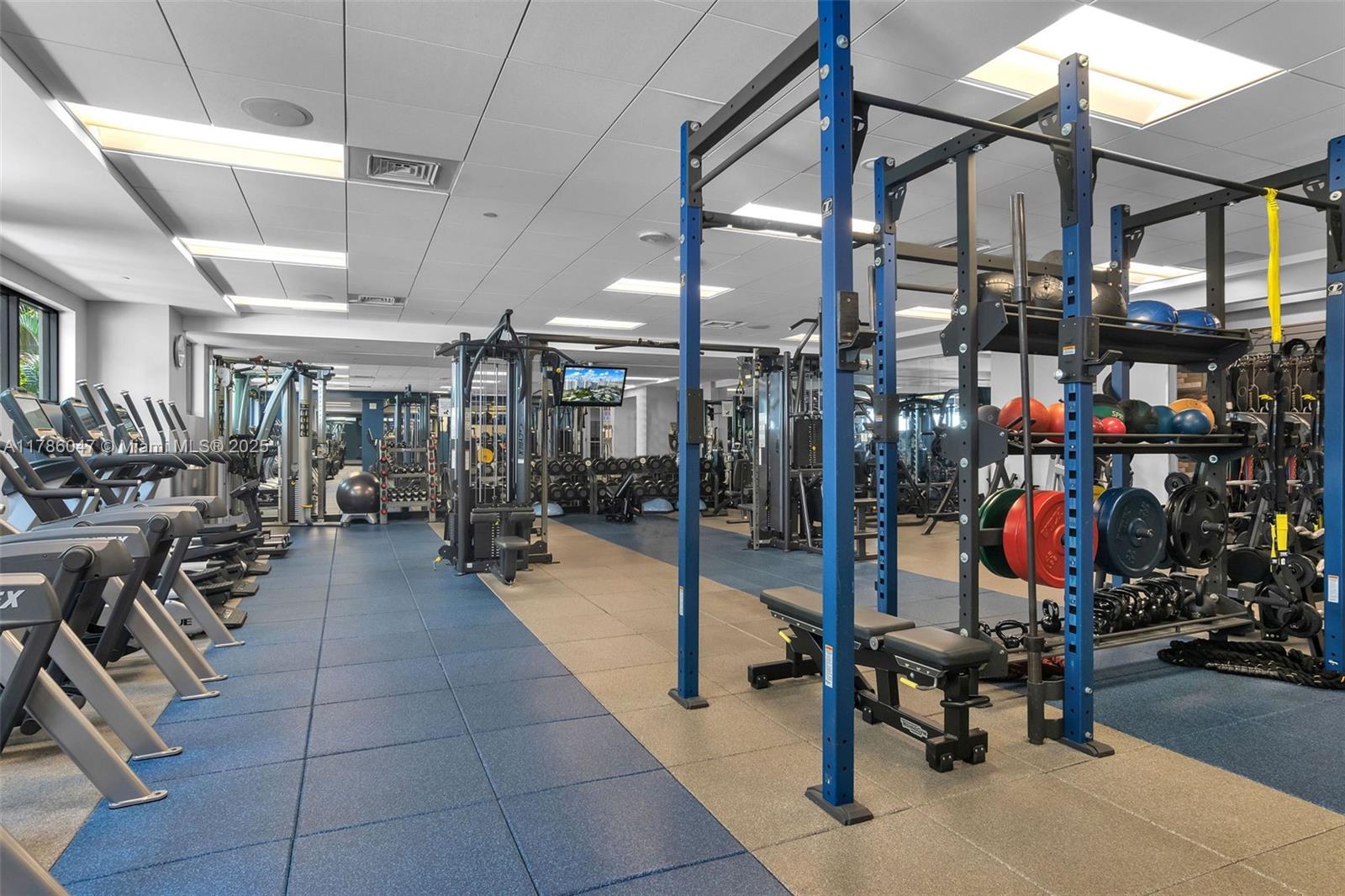 2000 ISL BLVD WILLIAMS IS - Residential