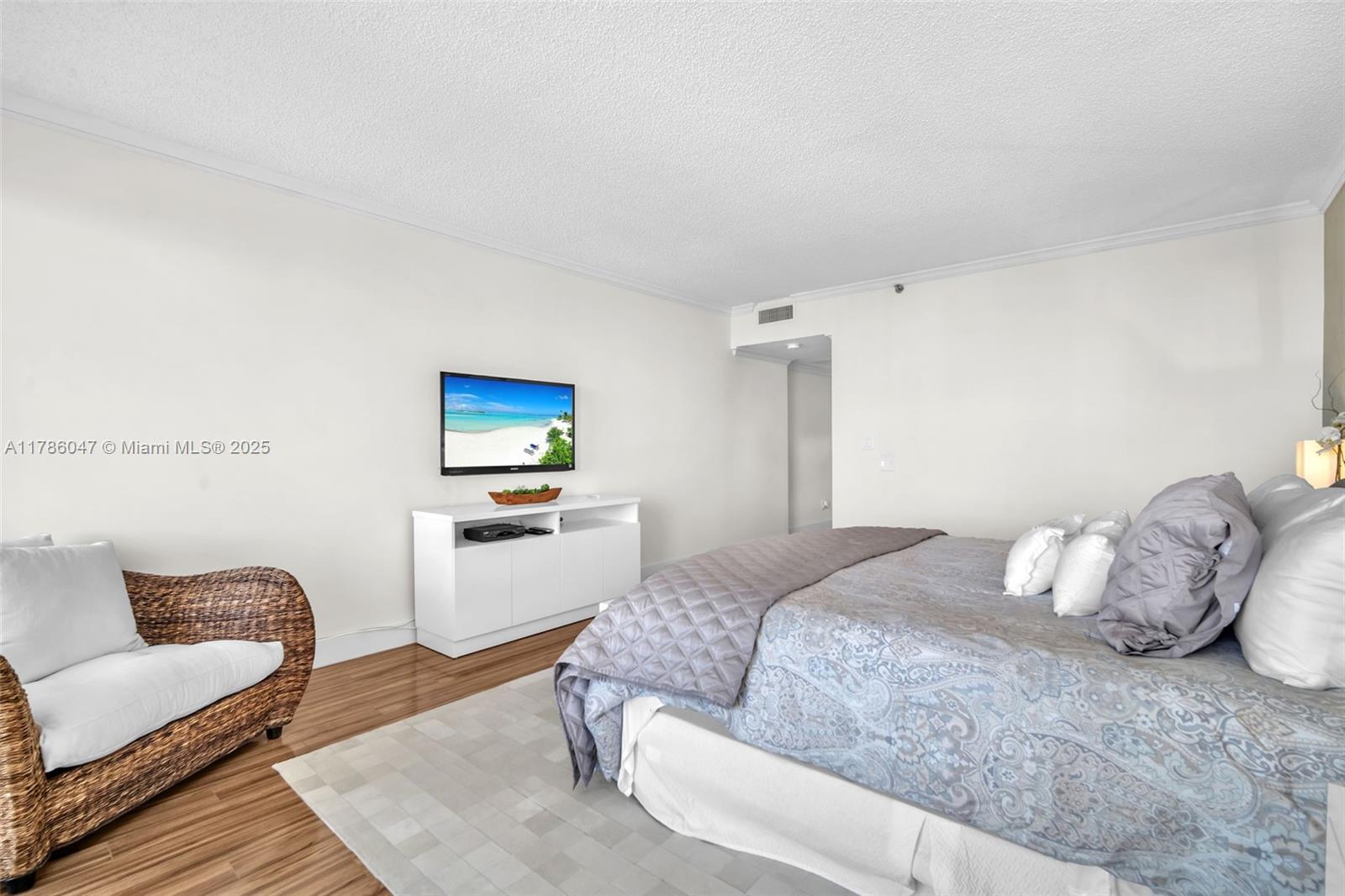 2000 ISL BLVD WILLIAMS IS - Residential