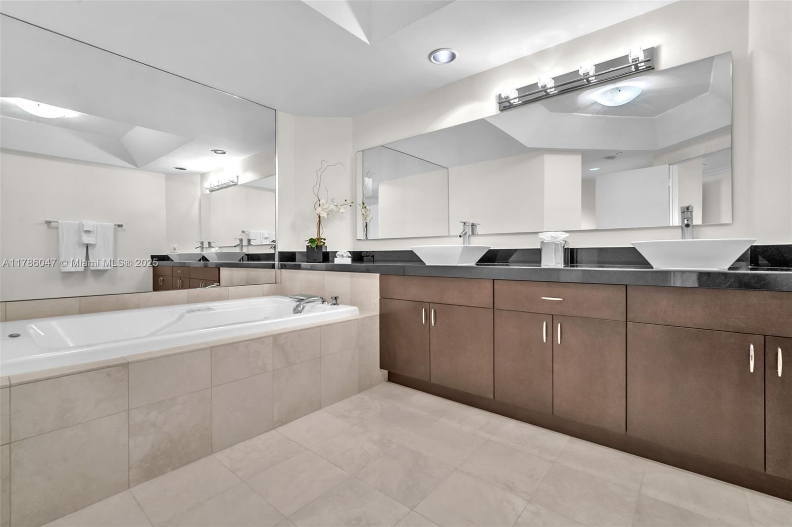 2000 ISL BLVD WILLIAMS IS - Residential