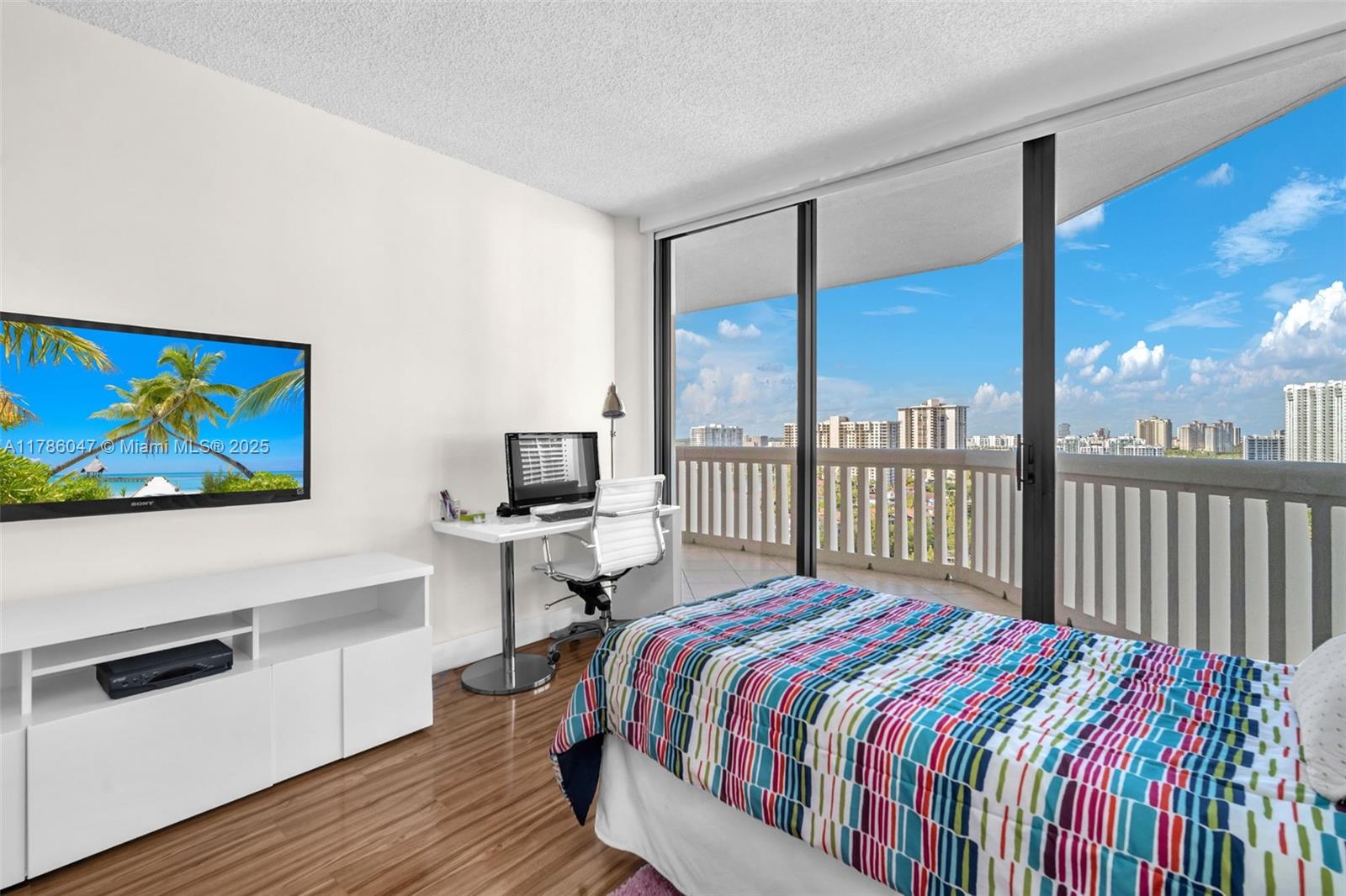 2000 ISL BLVD WILLIAMS IS - Residential