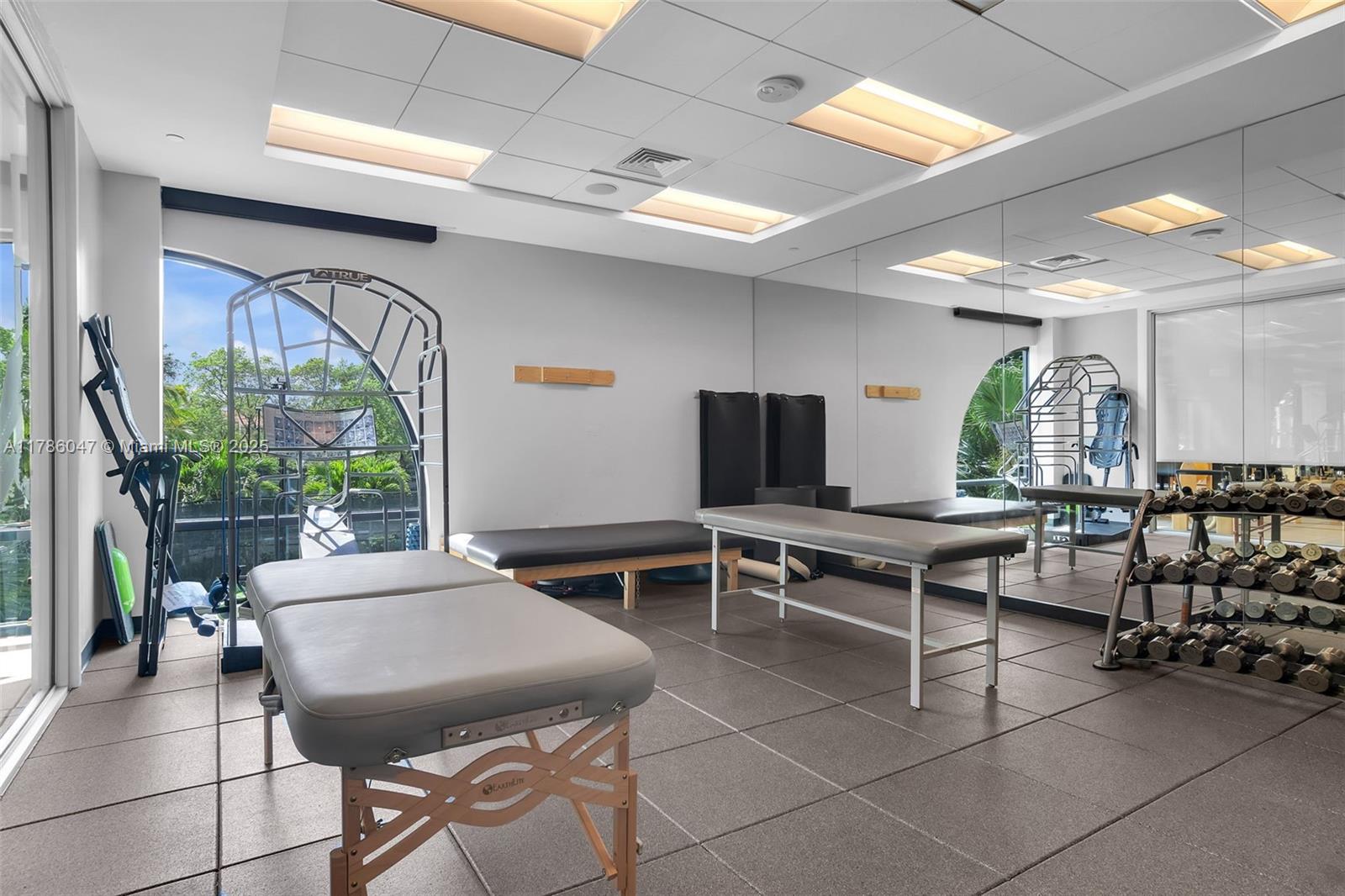 2000 ISL BLVD WILLIAMS IS - Residential