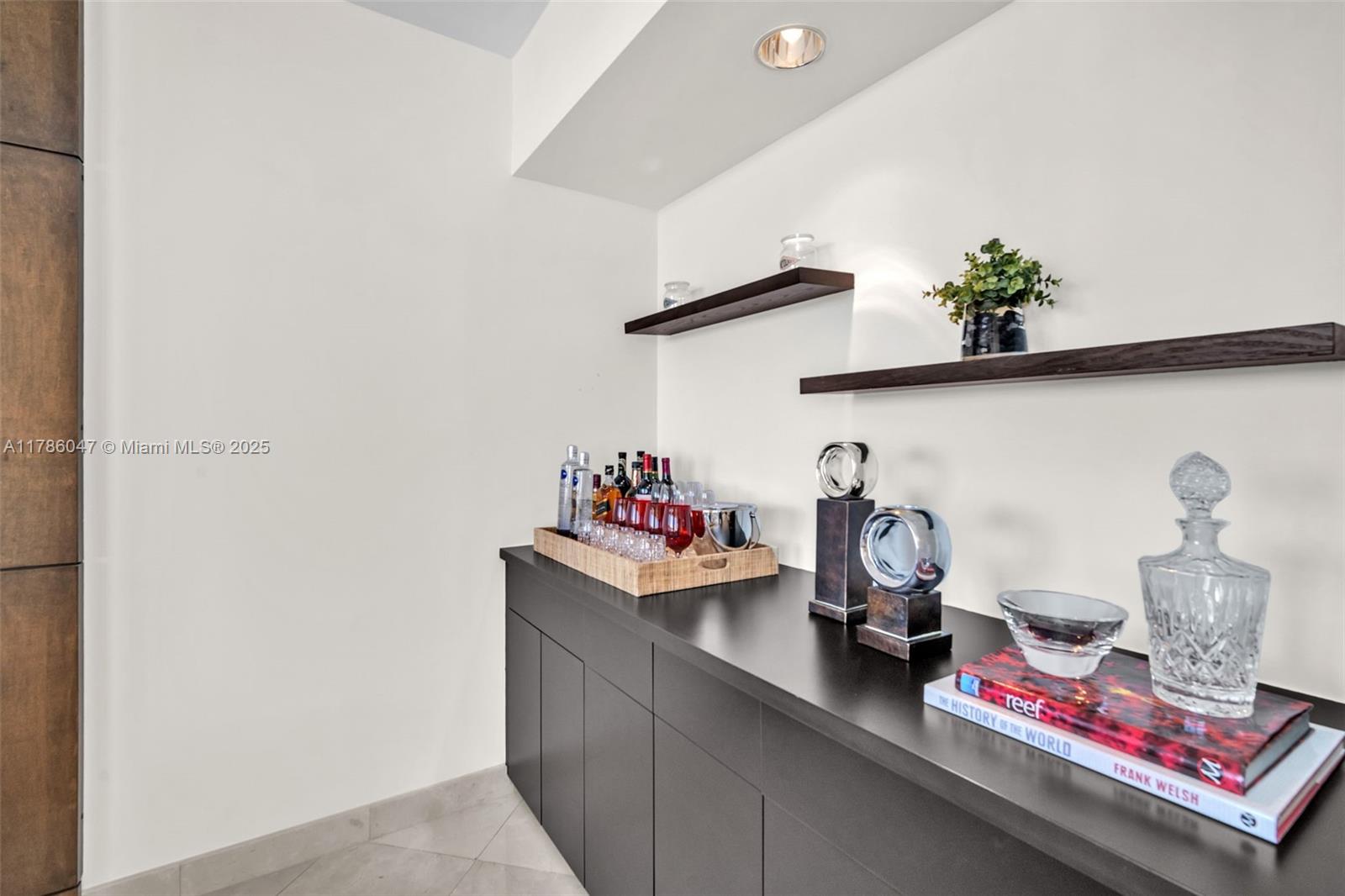 2000 ISL BLVD WILLIAMS IS - Residential