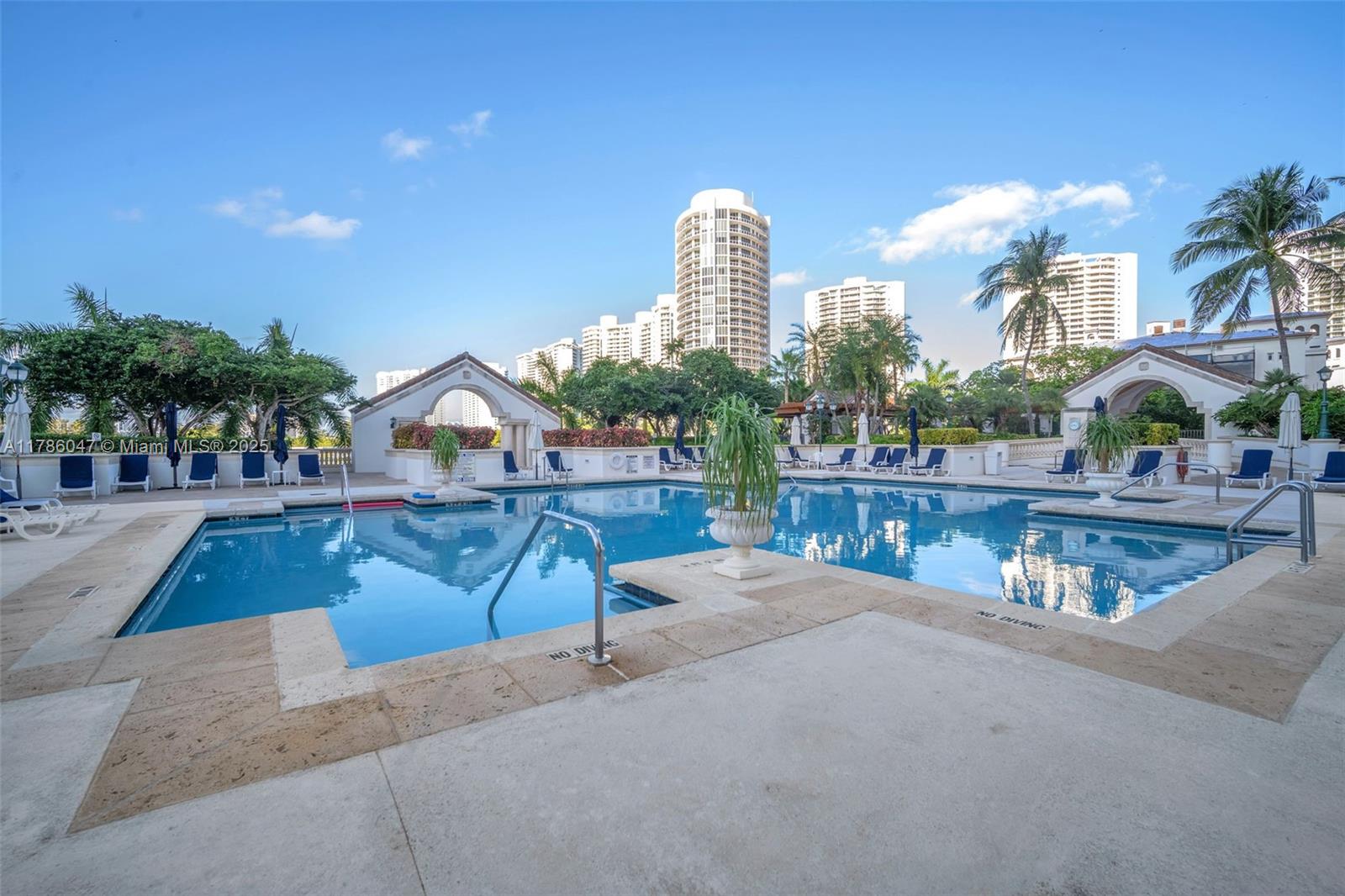 2000 ISL BLVD WILLIAMS IS - Residential