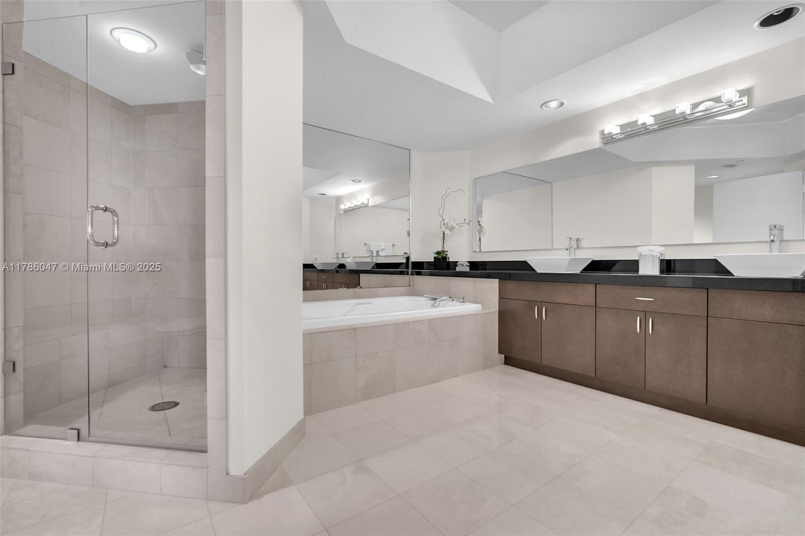 2000 ISL BLVD WILLIAMS IS - Residential