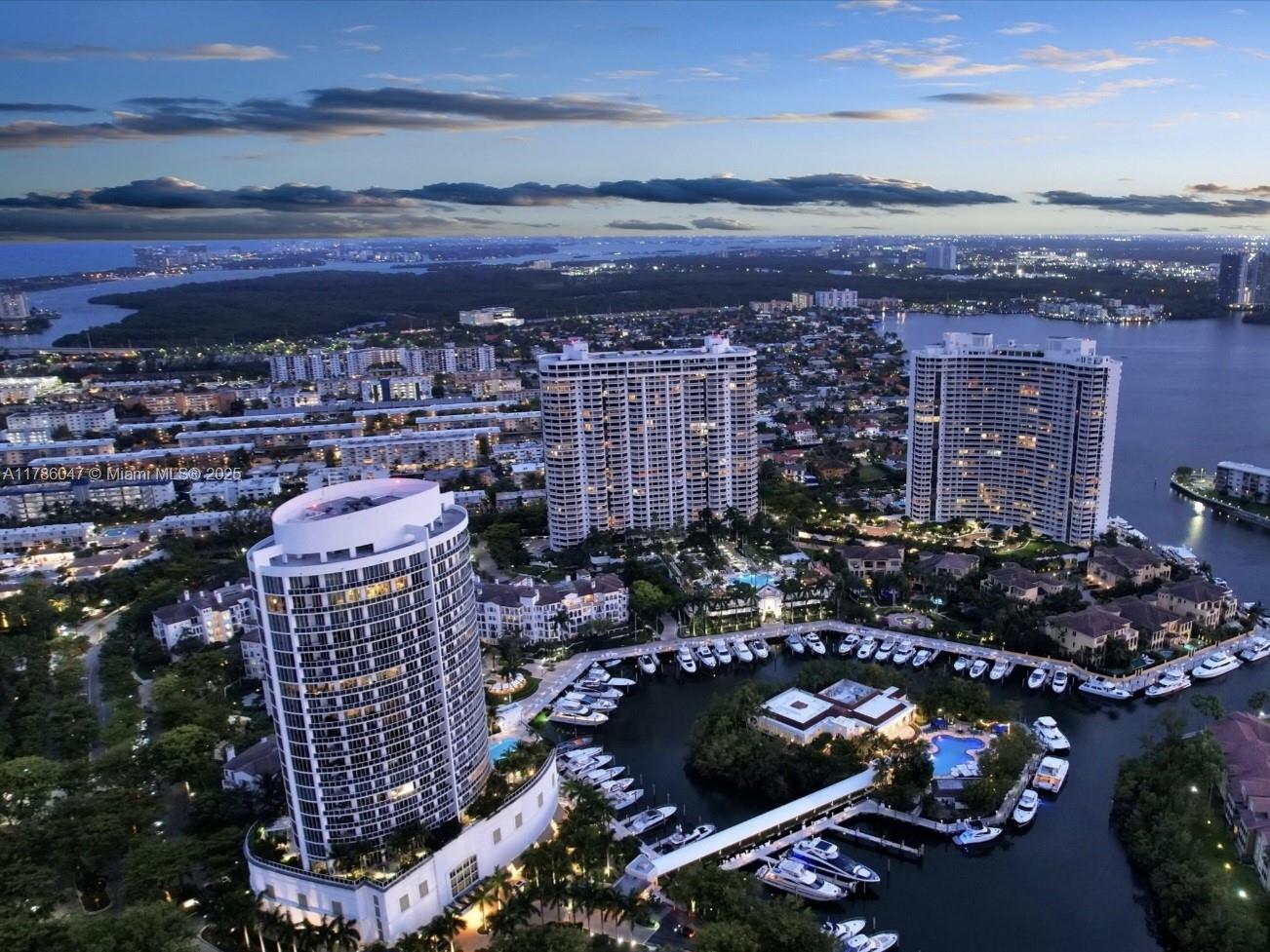 2000 ISL BLVD WILLIAMS IS - Residential