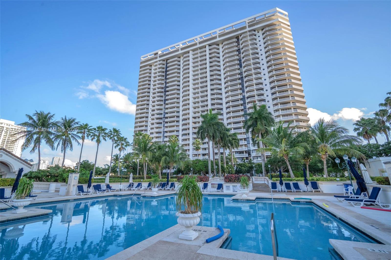 2000 ISL BLVD WILLIAMS IS - Residential