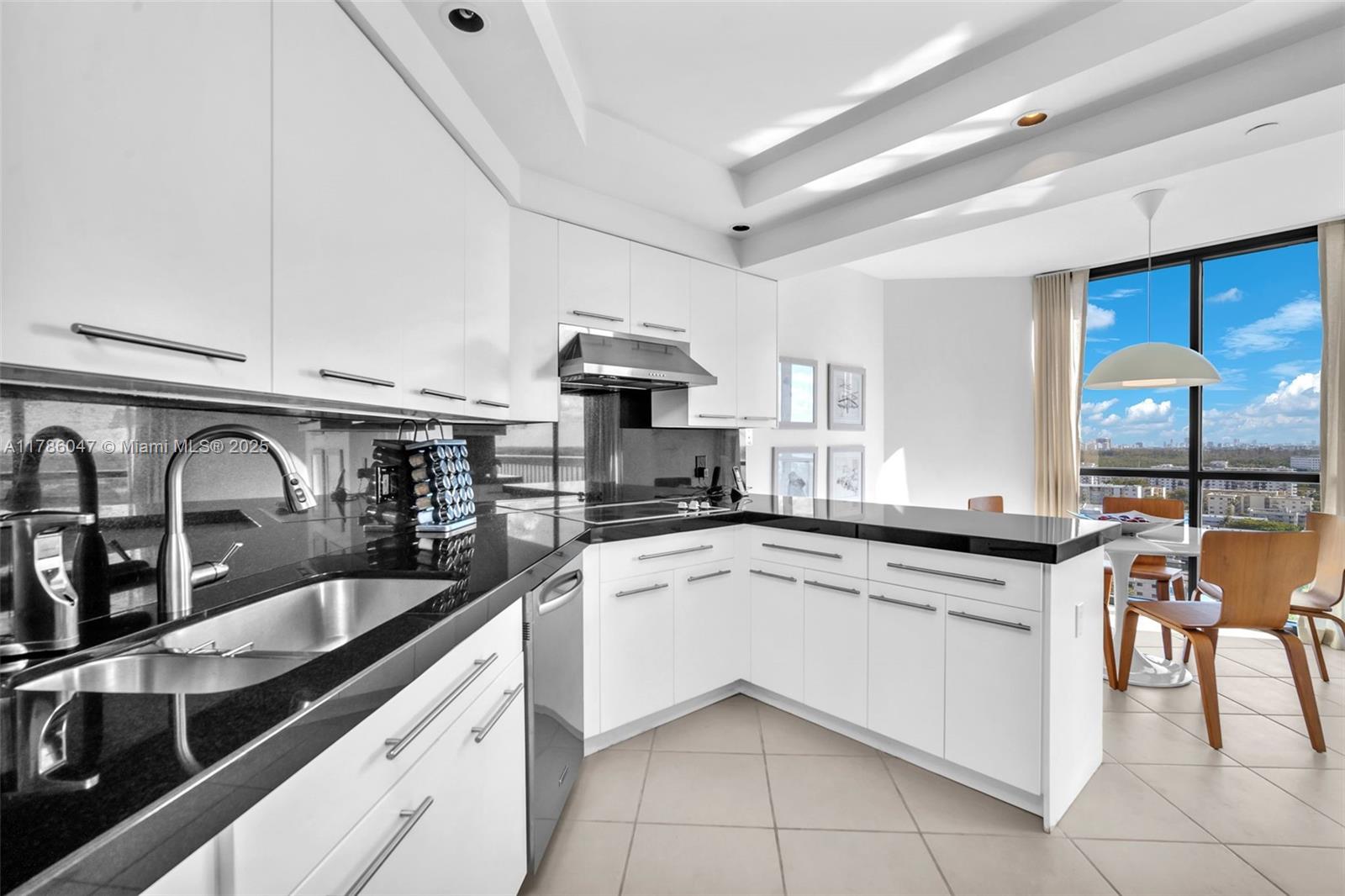 2000 ISL BLVD WILLIAMS IS - Residential