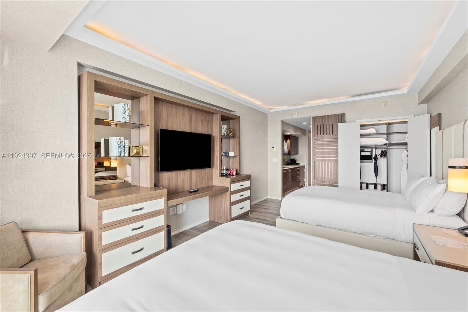 551 FLB CONDOMINIUM RESID - Residential