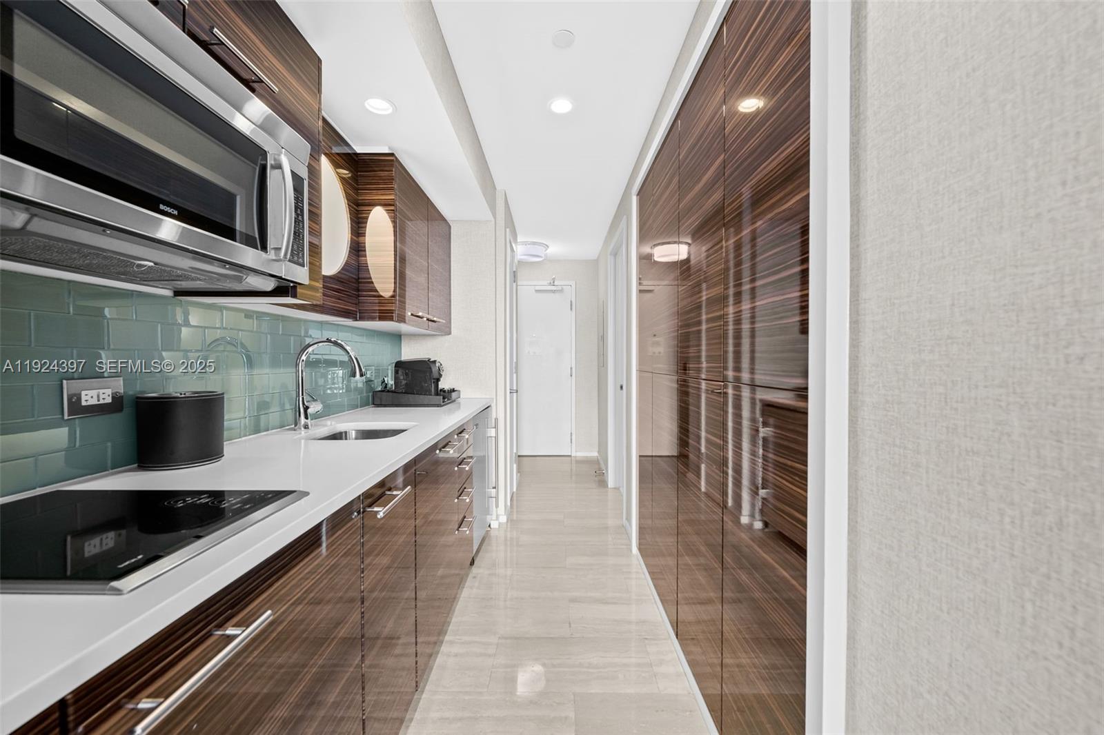 551 FLB CONDOMINIUM RESID - Residential