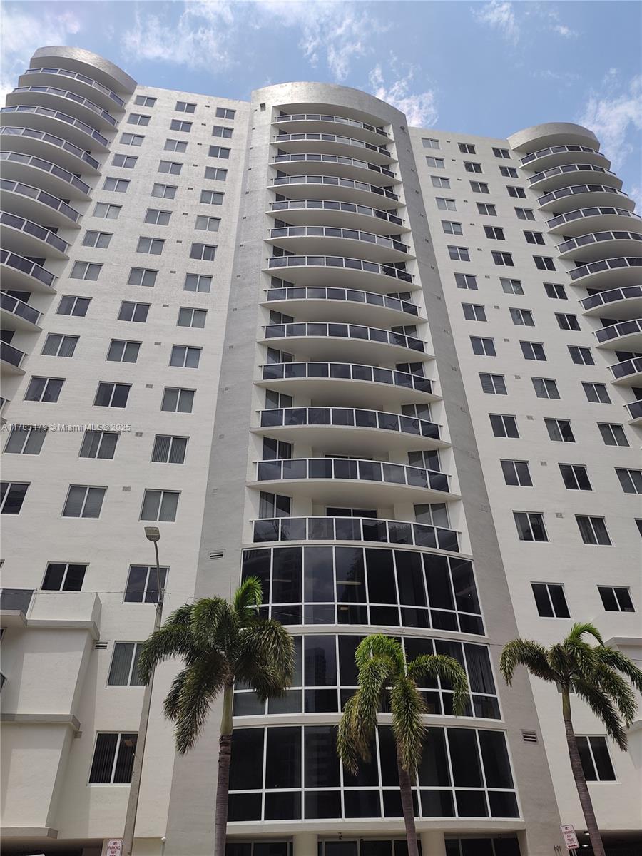 Rental Property at 601 Ne 23rd St 501, Miami, Broward County, Florida - Bedrooms: 1 
Bathrooms: 1  - $2,500 MO.