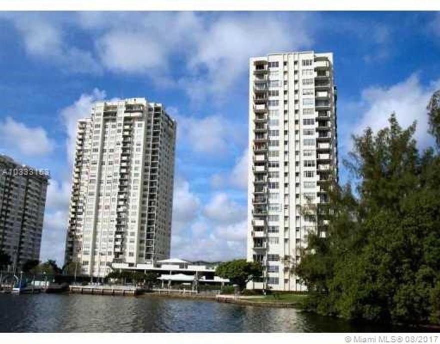 Bring your toothbrush! Great unit at Commodore Plaza. this renovated 1/1.5 unit features upgraded kitchen and bathrooms, laminated wood floors, SS appliances and balcony. Great amenities; tennis court, swimming pool, gym, laundry facilities, 1 assign parking space , guest parking and more. 
Close to Aventura Mall, the beaches, Gulfstream park, FIU Campus, etc.
Don't miss this great unit!